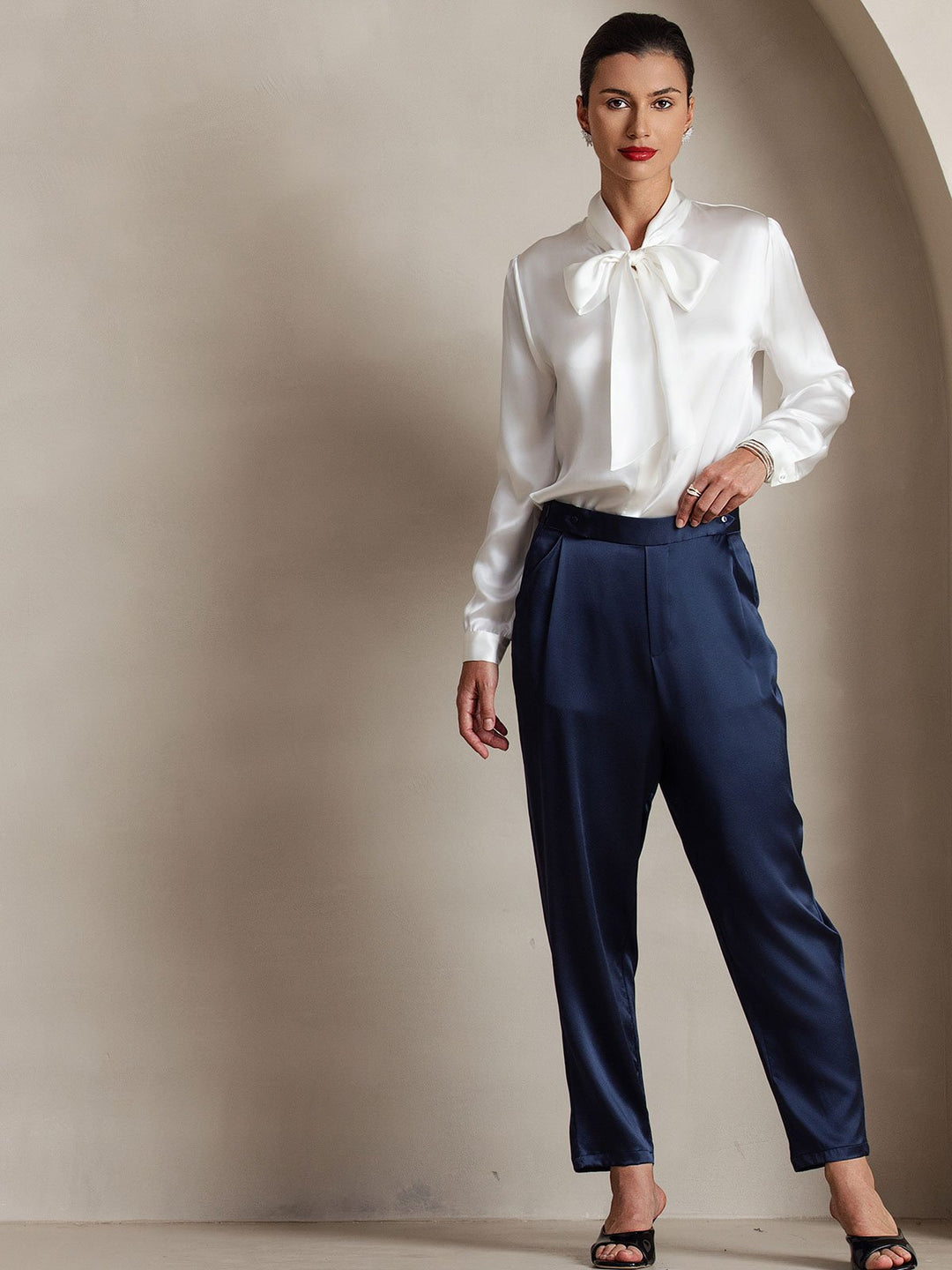 Heidi-Mode | Damen Elegante Seidenbluse mit Schlipskragen und Langen Ärmeln