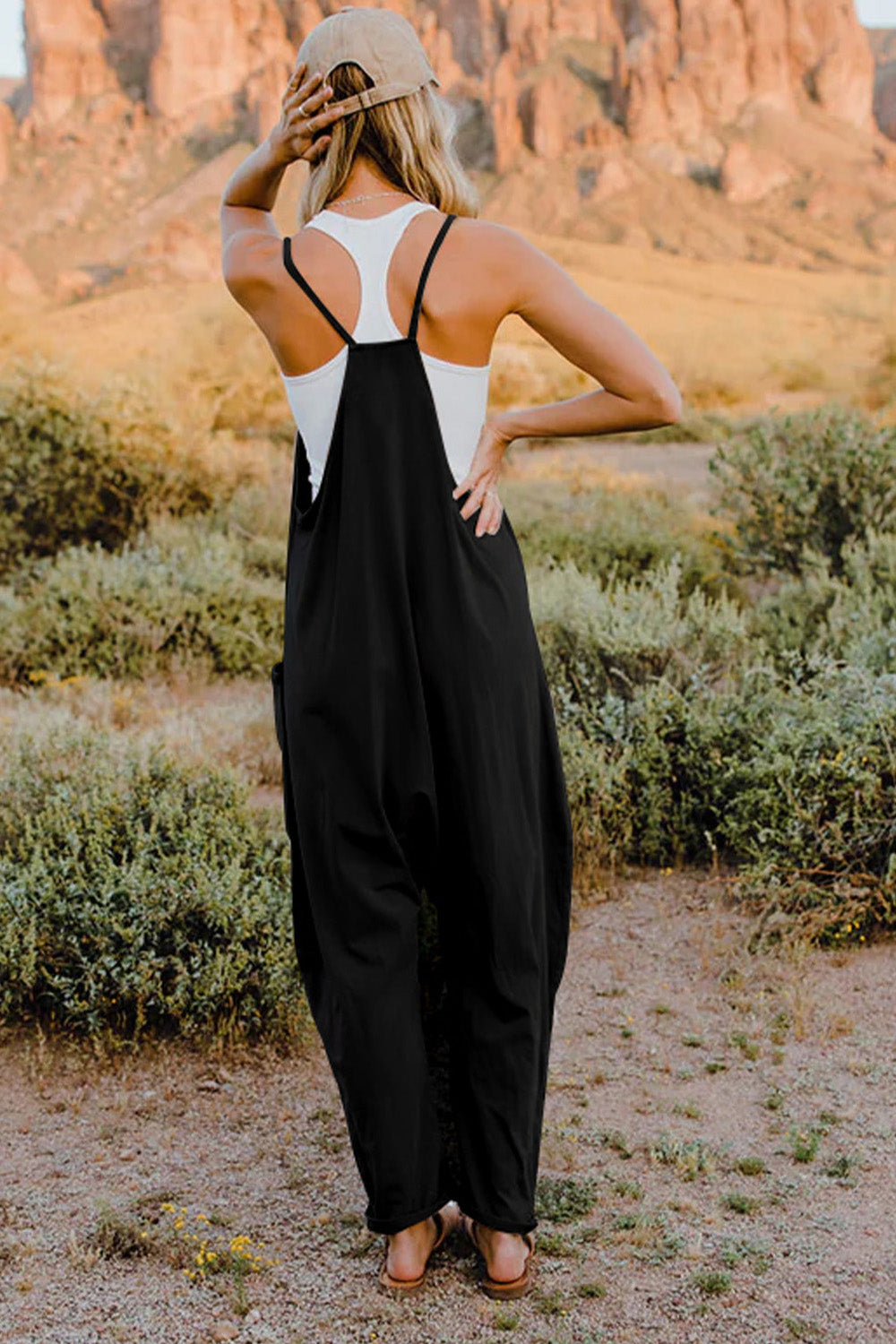 Heidi-Mode | Double Take Vollgrößen V-Ausschnitt Ärmelloses Jumpsuit mit Taschen