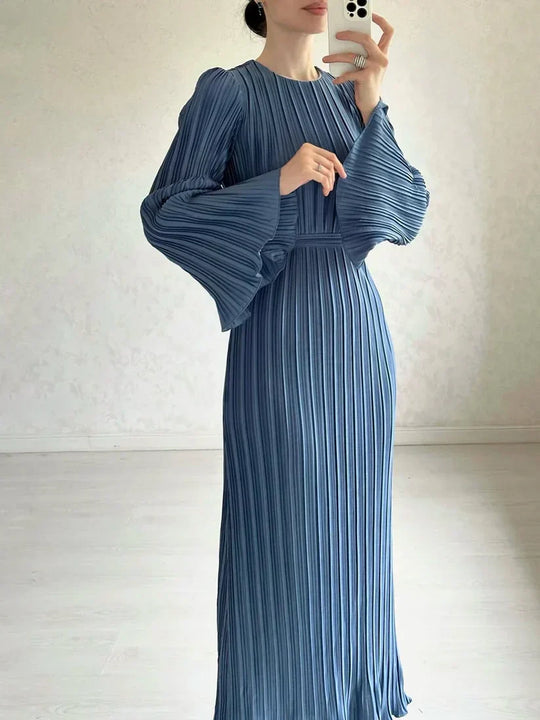 Plissiertes Maxikleid mit langen Ärmeln