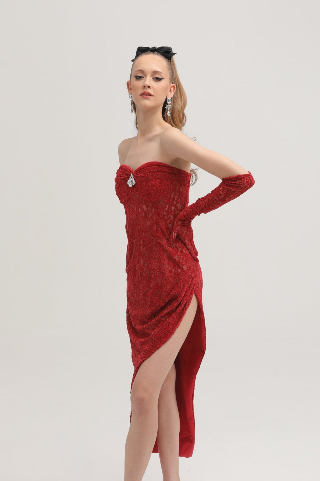 Heidi-Mode | Rote Verzierte Midi Kleid (mit Handschuhen)
