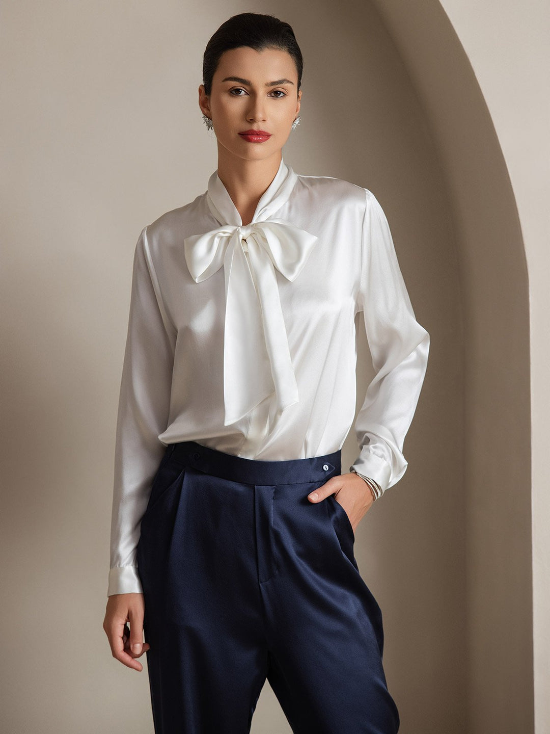 Heidi-Mode | Damen Elegante Seidenbluse mit Schlipskragen und Langen Ärmeln
