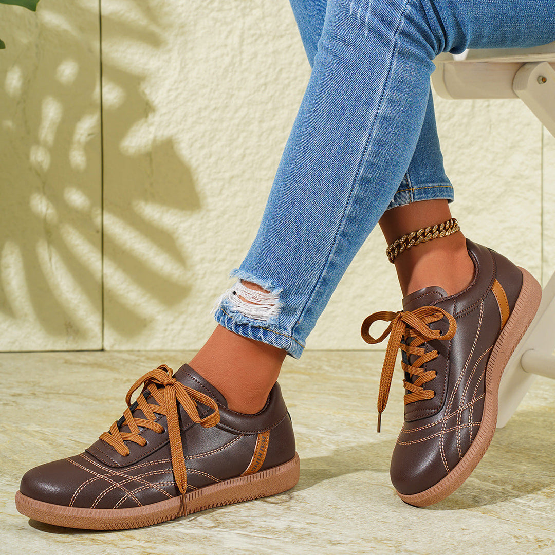 Heidi-Mode | Retro Sneaker mit Schnürsenkeln
