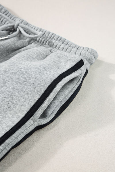 Heidi-Mode | Seitlich Gestreiftes Rundhals-Top und Active Set mit Hose