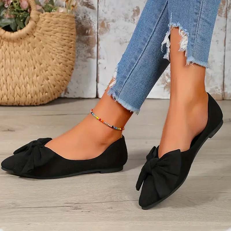 Flache Schuhe mit spitzer Zehenpartie