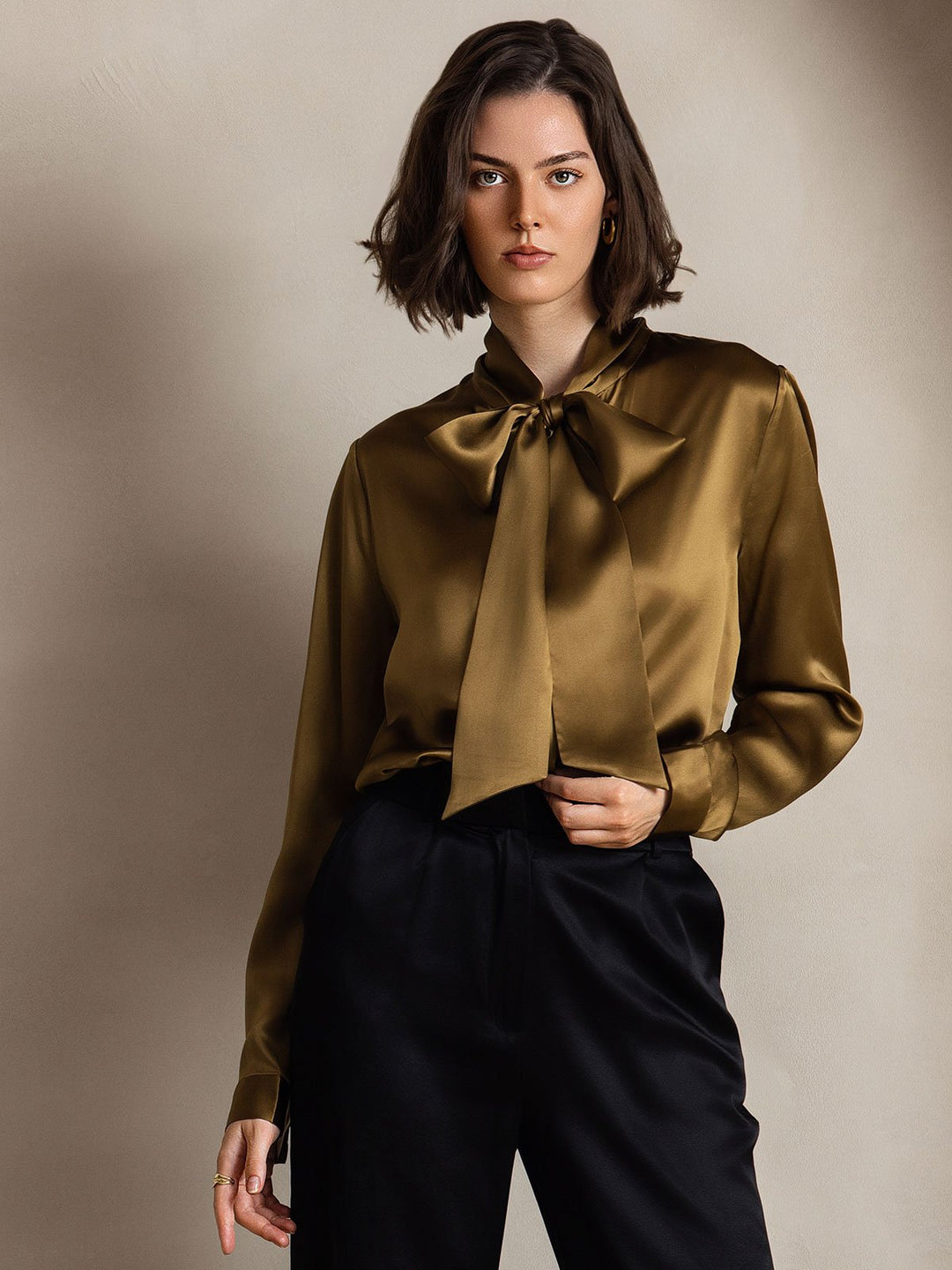 Heidi-Mode | Damen Elegante Seidenbluse mit Schlipskragen und Langen Ärmeln