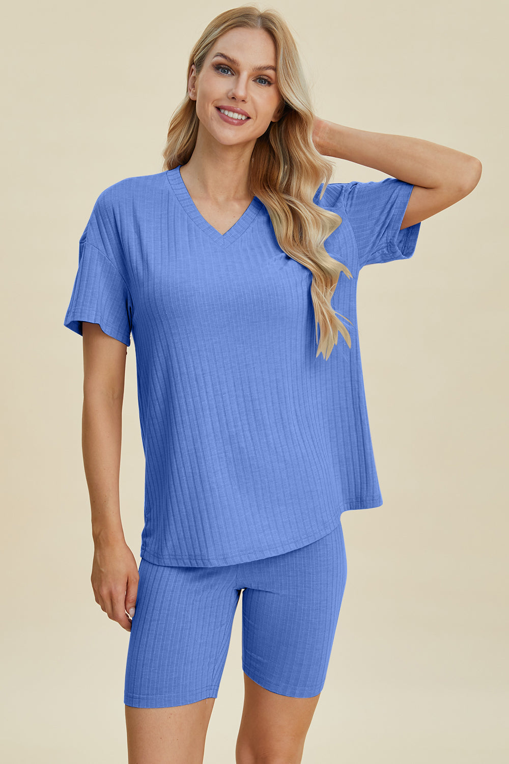 Heidi-Mode | Basic Bae Vollgröße Geripptes V-Ausschnitt Kurzarm Oberteil und Shorts Set