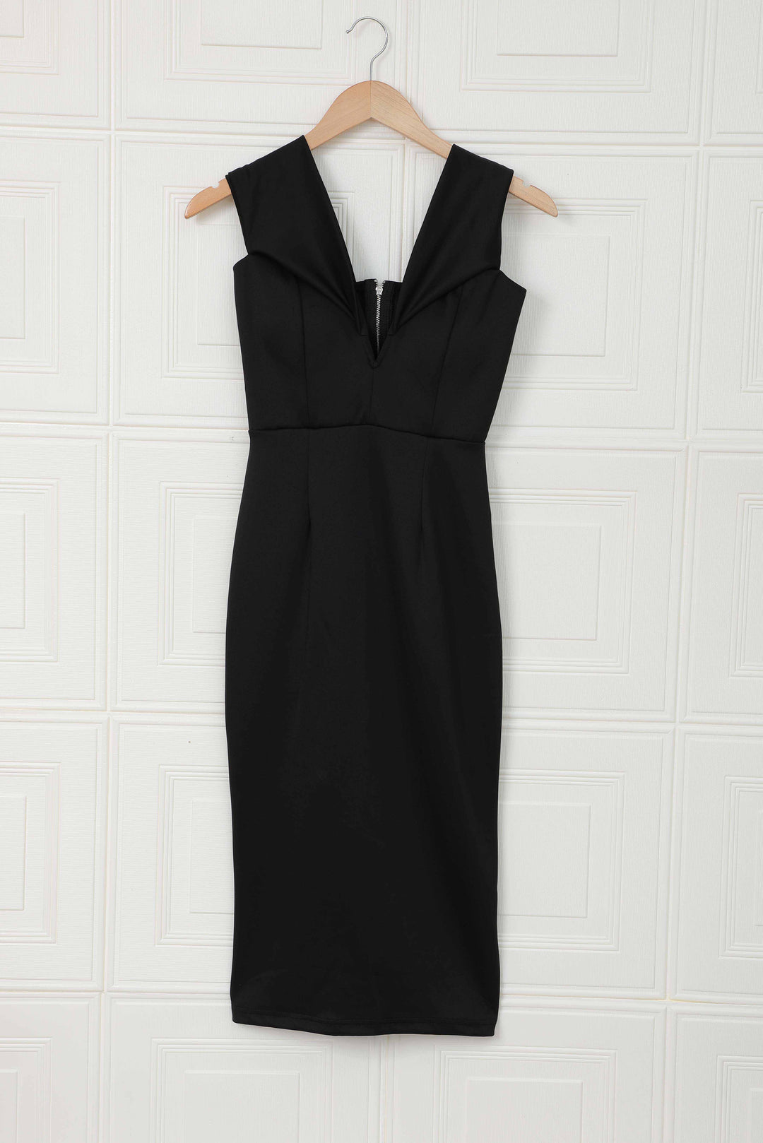 Sexy schwarze Midi-Kleid mit gebrochenen Schultern