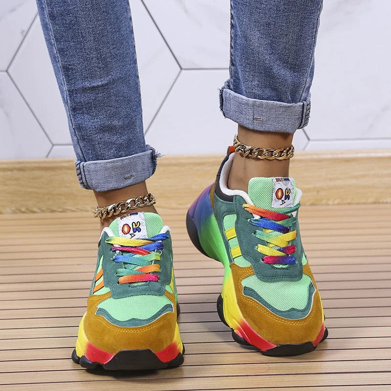 Bunte orthopädische Turnschuhe mit Stil