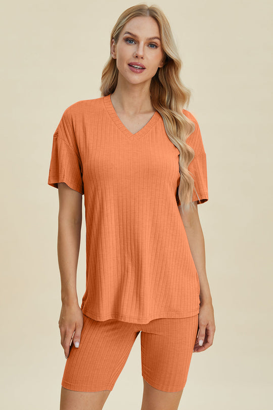 Heidi-Mode | Basic Bae Vollgröße Geripptes V-Ausschnitt Kurzarm Oberteil und Shorts Set