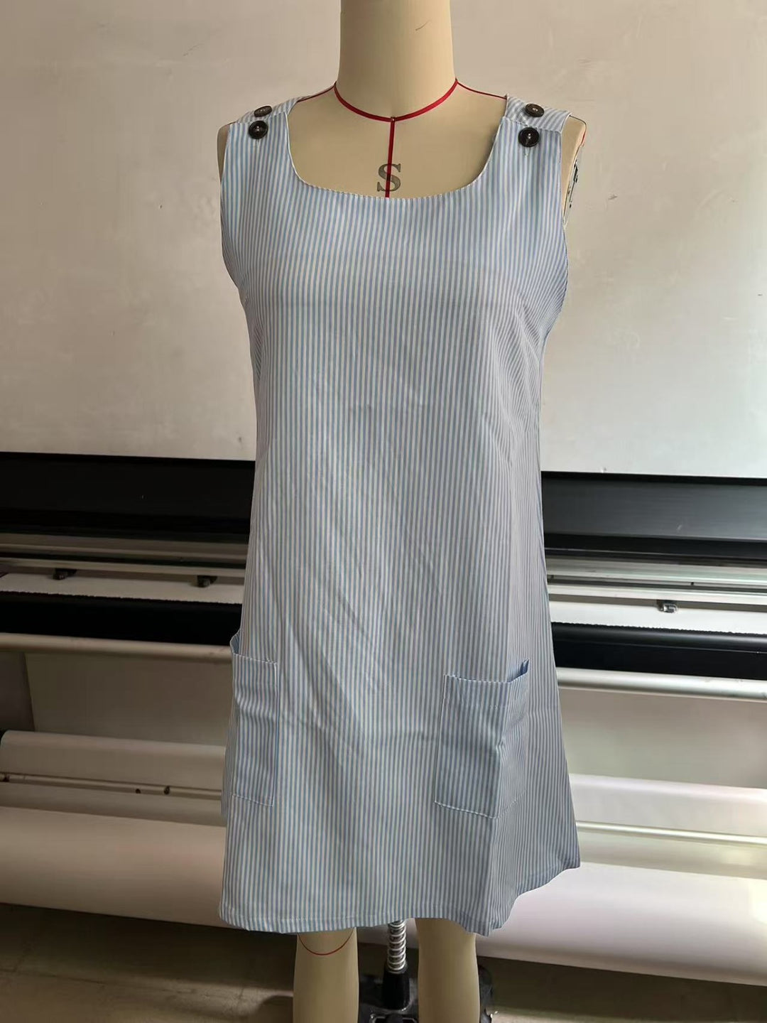 Heidi Mode | Gestreiftes Kleid mit Knopfleiste