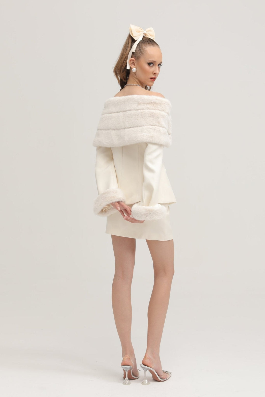 Heidi-Mode | Weiße Faux Fur Jacke & Rock Passendes Set