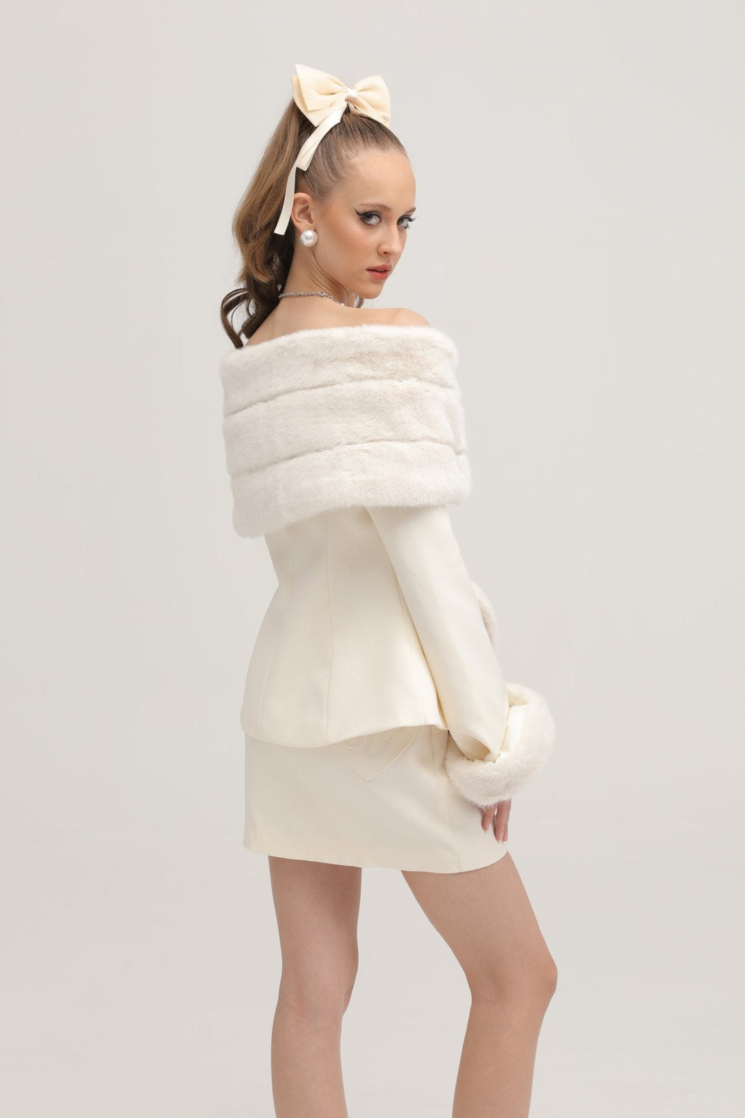 Heidi-Mode | Weiße Faux Fur Jacke & Rock Passendes Set