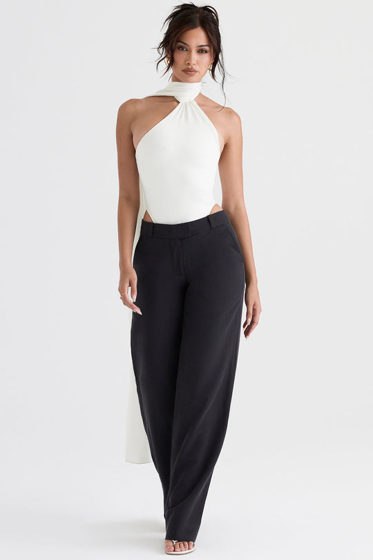 Heidi-Mode | Ivory Satin Bodysuit mit Rundhalsausschnitt und Grauen Lockeren Hosen