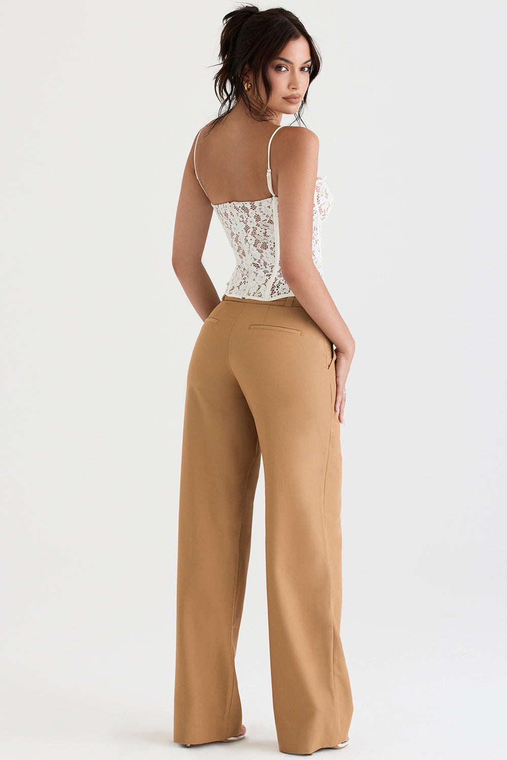 Heidi-Mode | Spitzen Bügelkorsett mit Karamell Relaxed Hosen