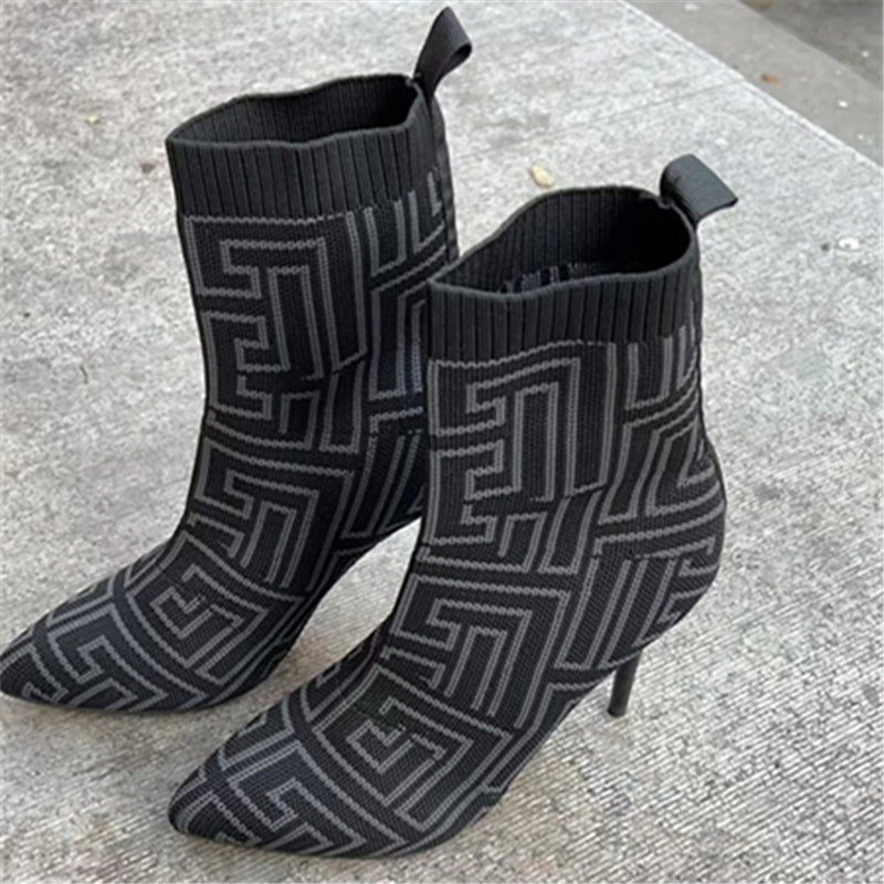 Stiefel mit spitzer Zehenkappe