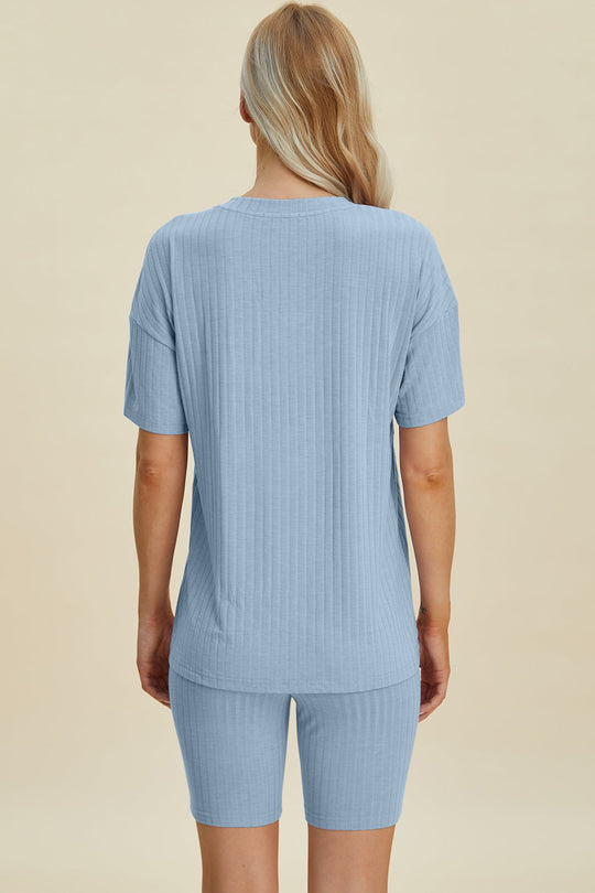 Heidi-Mode | Basic Bae Vollgröße Geripptes V-Ausschnitt Kurzarm Oberteil und Shorts Set