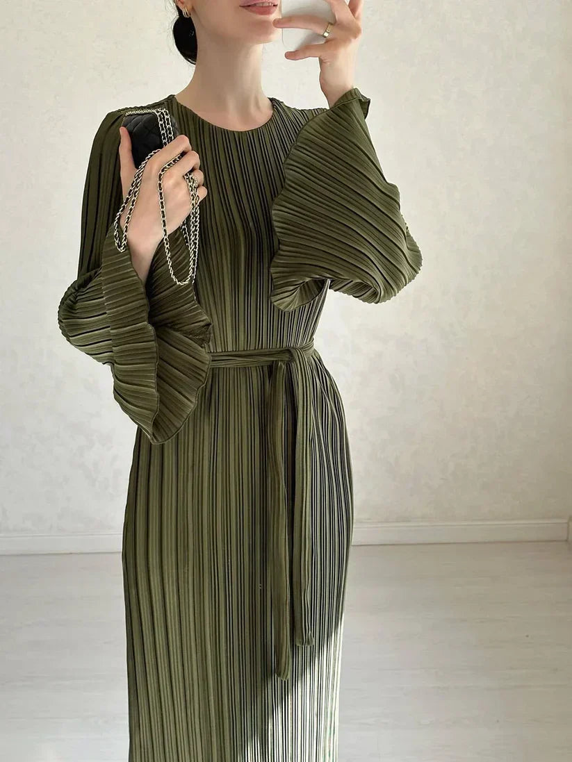 Plissiertes Maxikleid mit langen Ärmeln