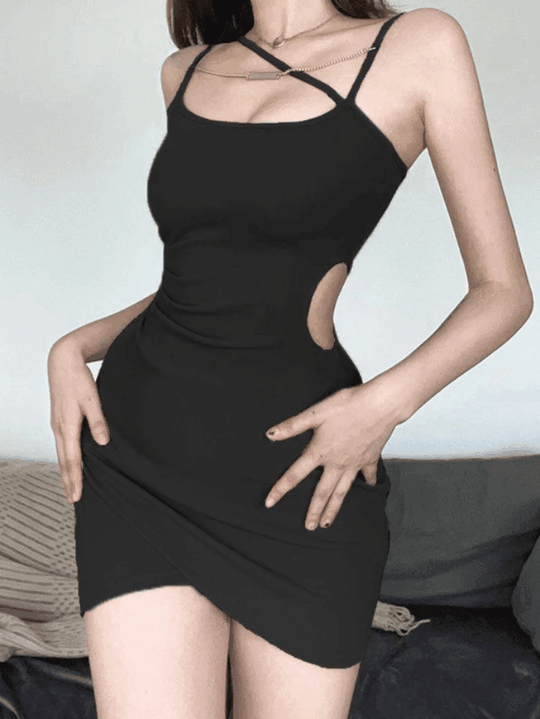 Heidi-Mode | Kettenverzierte Crossover Cutout Mini Kleid