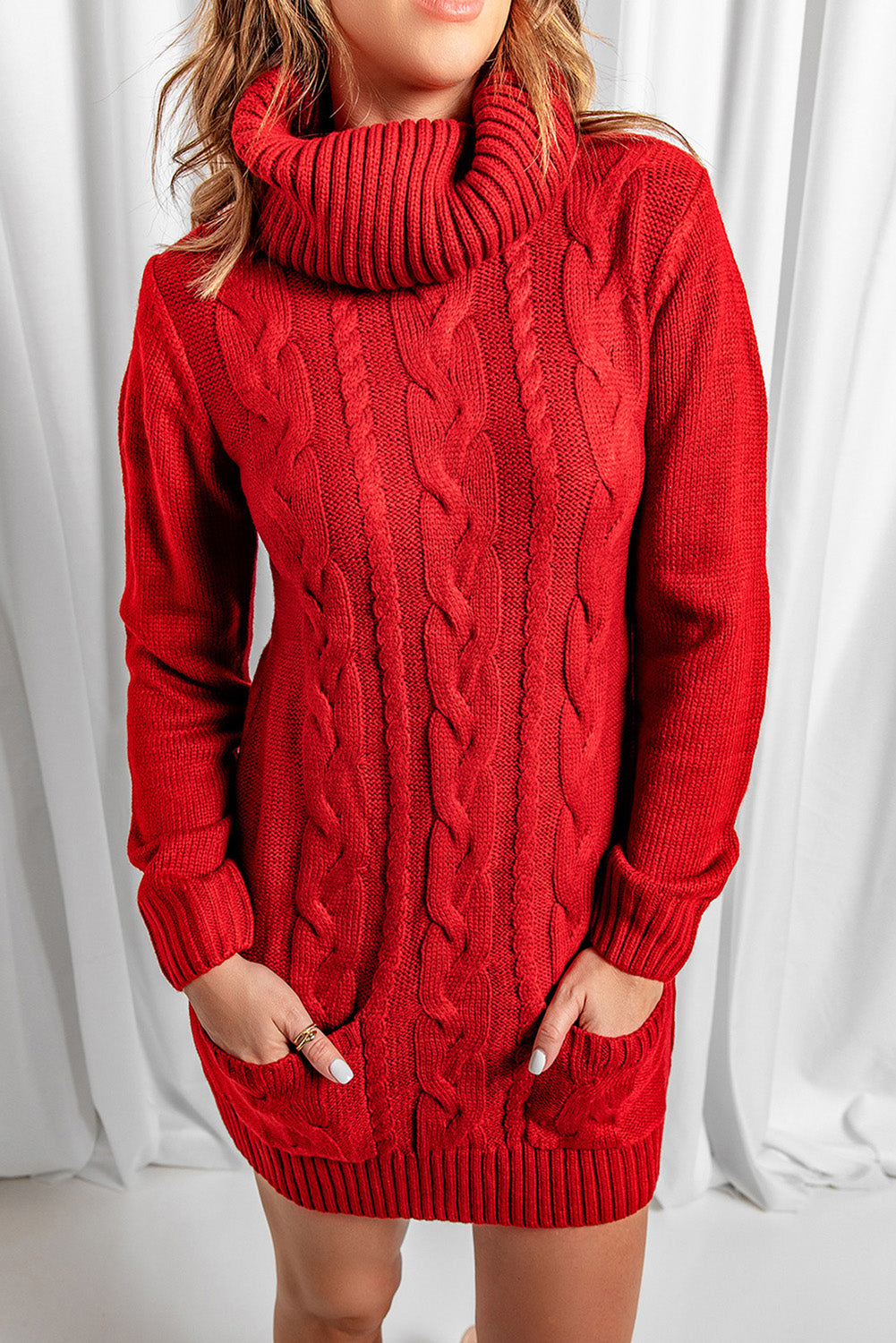 Cowl Neck Kabel Pullover Kleid