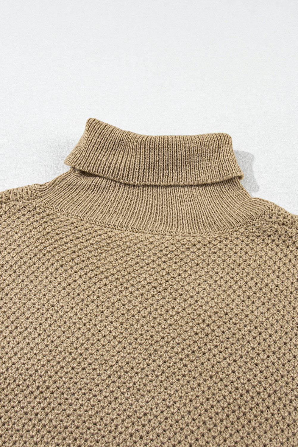 Khaki-Rollkragenpullover Mit Strukturierten Kurzen Ärmeln