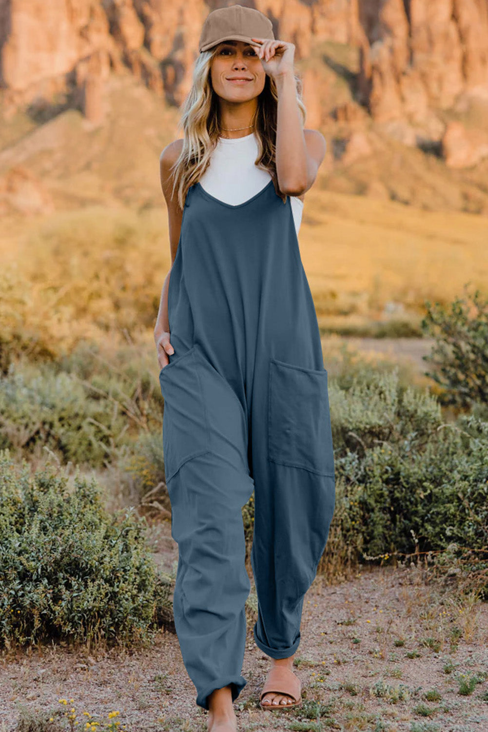 Heidi-Mode | Double Take Vollgrößen V-Ausschnitt Ärmelloses Jumpsuit mit Taschen