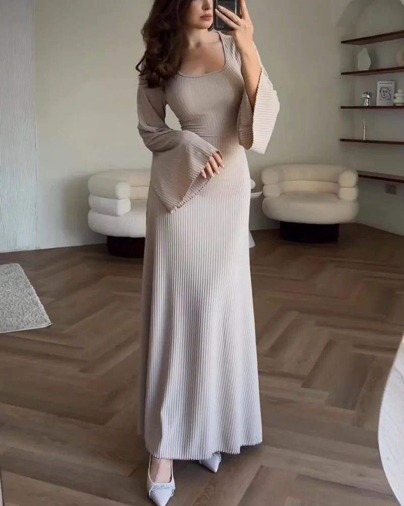 Kleid mit langen Ärmeln - Elaiza