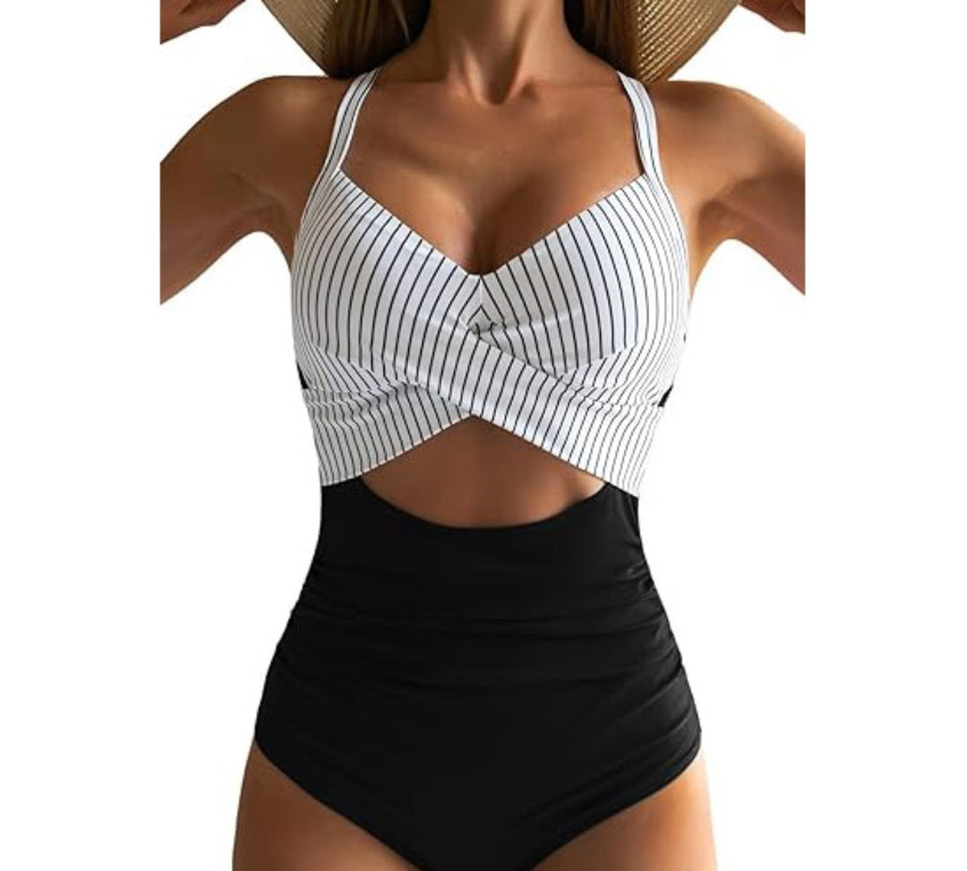 Heidi Mode | Hohler rückenfreier Bikini mit engen Trägern