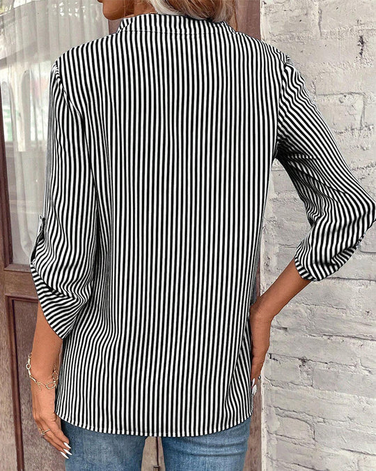 Heidi-Mode | gestreiftes Shirt mit V-Ausschnitt und Brusttasche