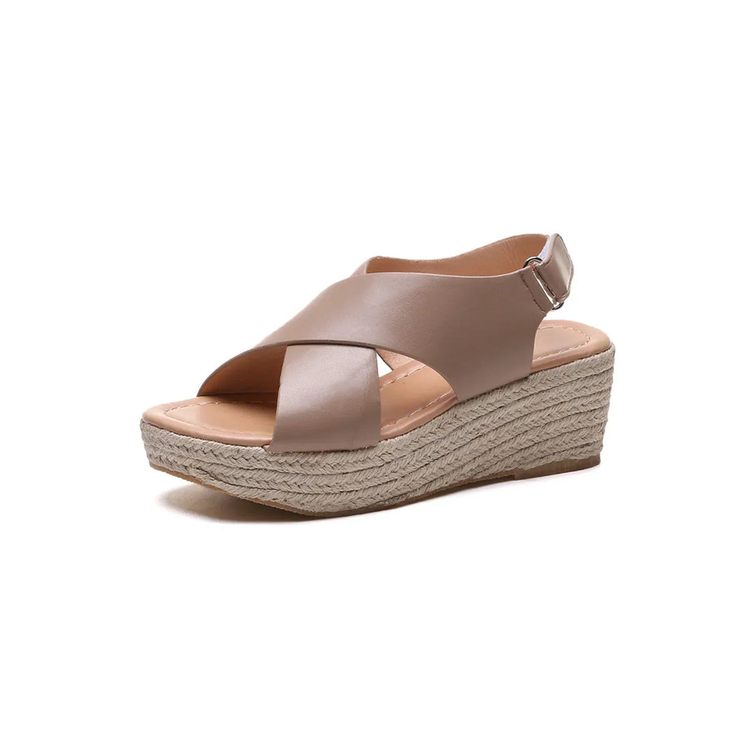 Heidi-Mode | Stilvolle Keilabsätze mit Kreuzriemen