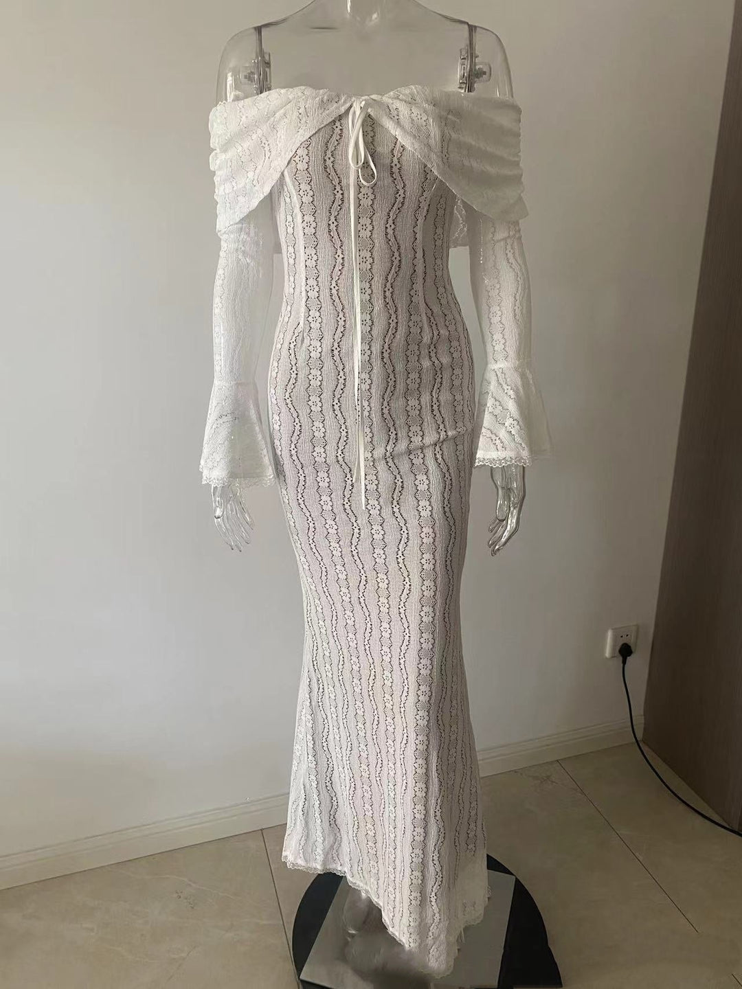 Heidi-Mode | Off Shoulder Kleid mit Glockenärmeln, Sanft und Elegant