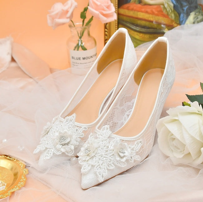 Heidi-Mode | Weiße Spitzenblumen Hochzeitschuhe