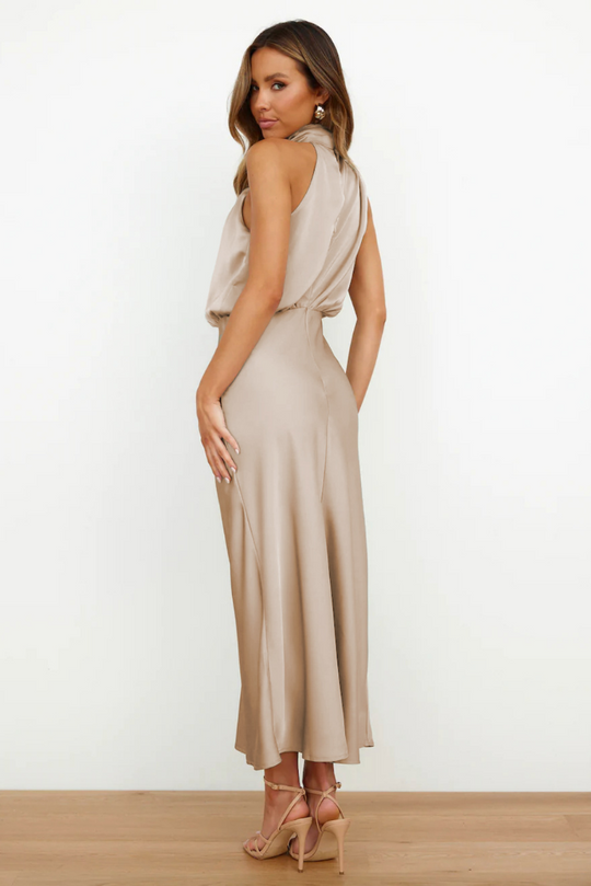 Heidi-Mode | Stilvolle Grüne Midi Kleid mit Modernem Ausschnitt