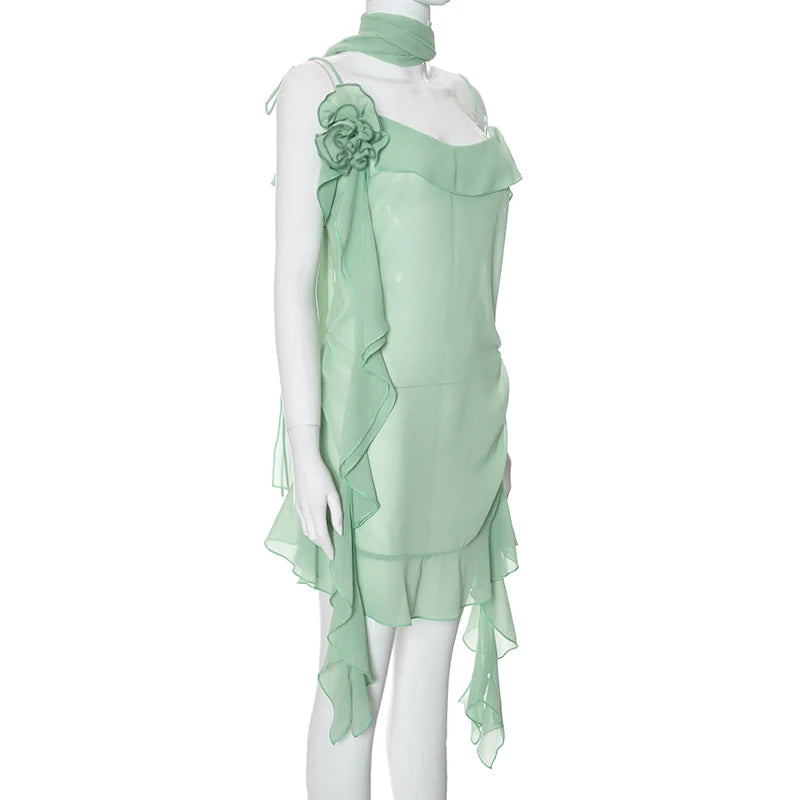 Luftiges mintgrünes Kleid mit Rüschenschichten