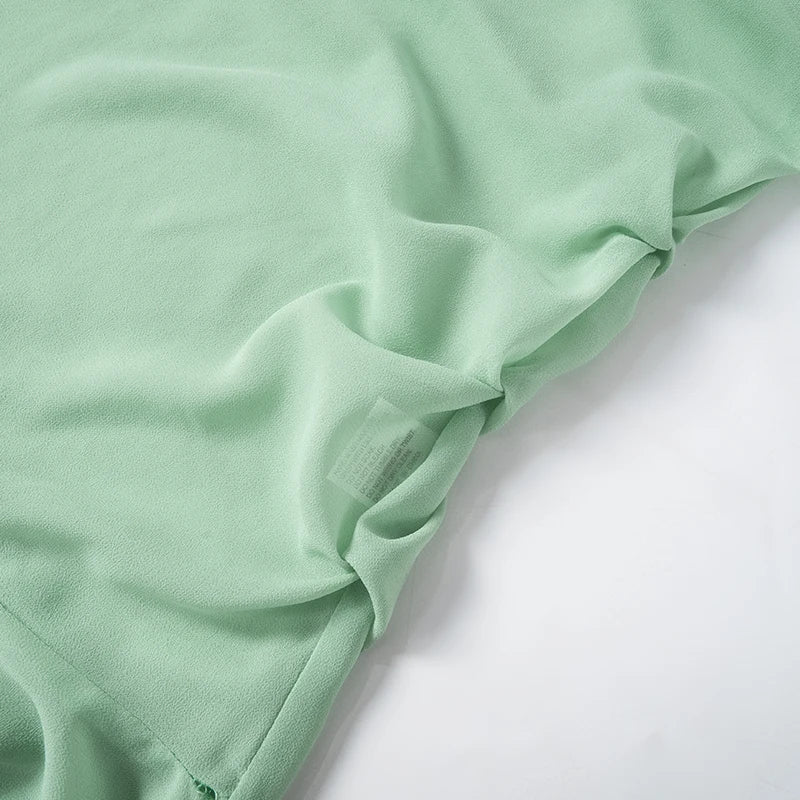 Luftiges mintgrünes Kleid mit Rüschenschichten