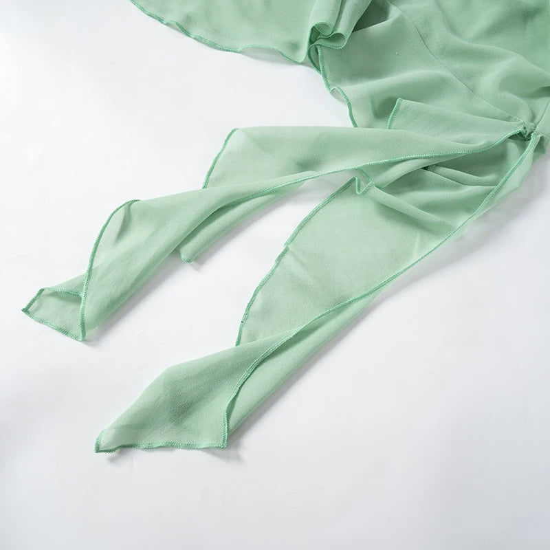 Luftiges mintgrünes Kleid mit Rüschenschichten