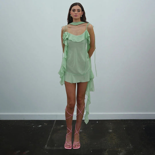 Luftiges mintgrünes Kleid mit Rüschenschichten