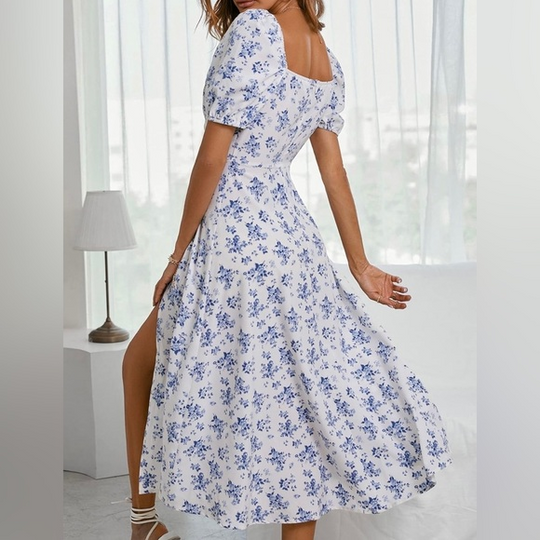 Midikleid mit Blumenprint und eckigem Ausschnitt