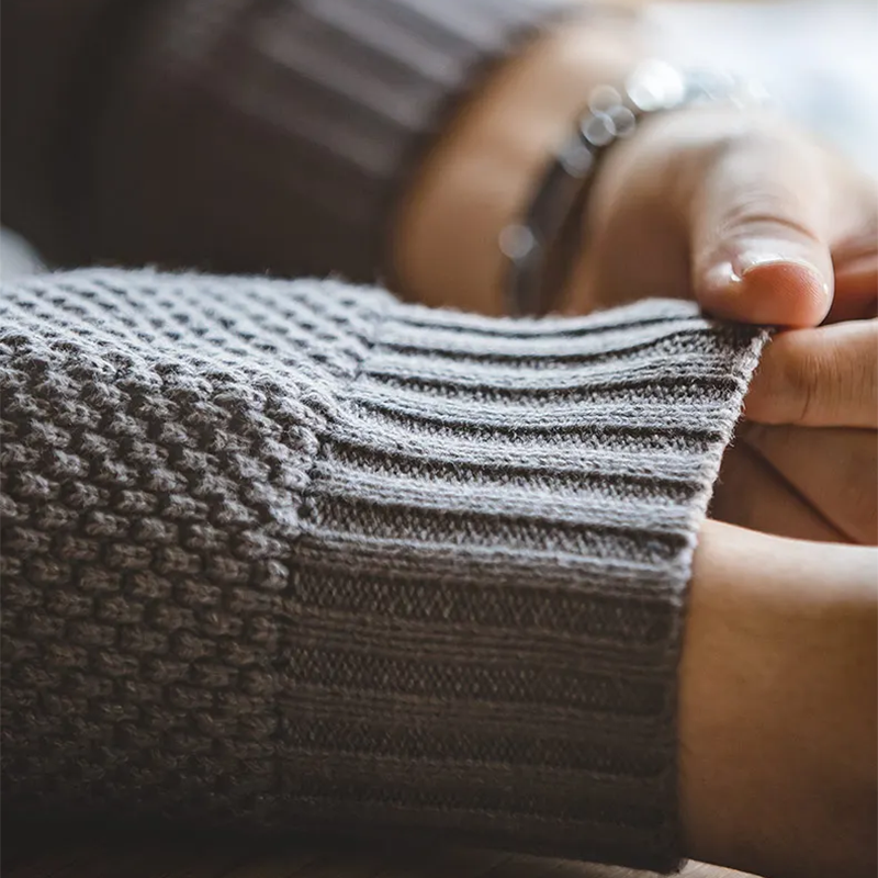 Heidi | Strickpulli mit halbem Reißverschluss und kapuze