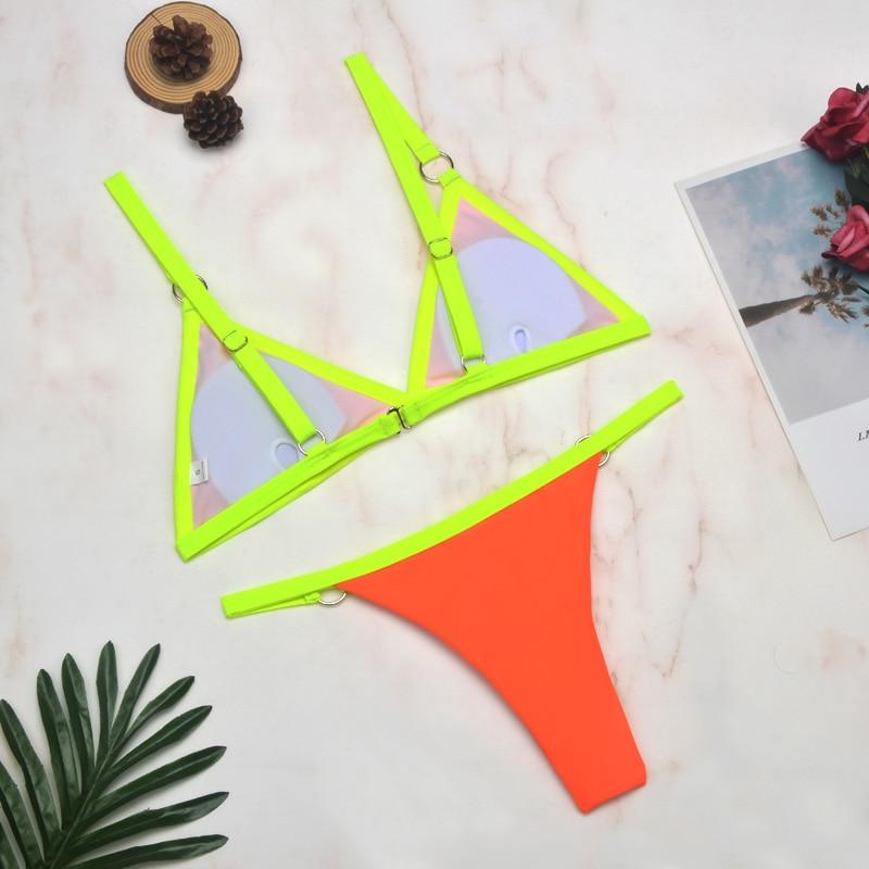 Heidi-Mode Zweiteiliger Bikini-Badeanzug mit goldfarbigen Metallringen und dreieckigen Körbchen