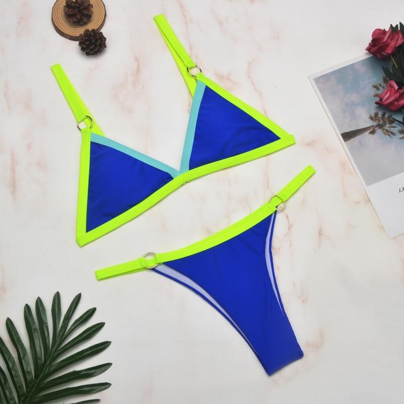 Heidi-Mode Zweiteiliger Bikini-Badeanzug mit goldfarbigen Metallringen und dreieckigen Körbchen
