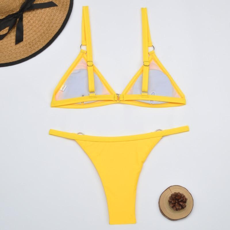 Heidi-Mode Zweiteiliger Bikini-Badeanzug mit goldfarbigen Metallringen und dreieckigen Körbchen