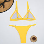 Heidi-Mode Zweiteiliger Bikini-Badeanzug mit goldfarbigen Metallringen und dreieckigen Körbchen