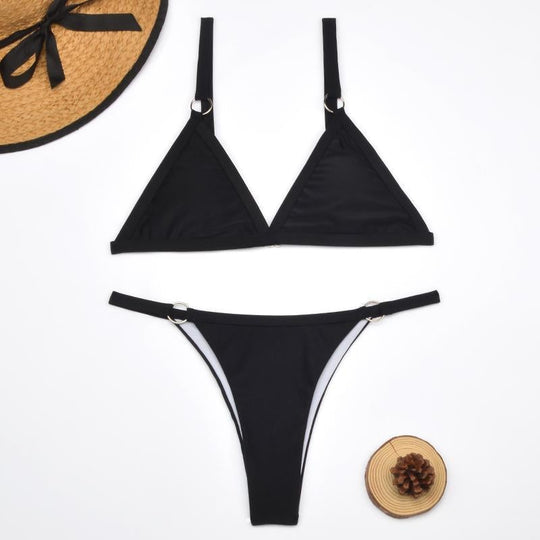 Heidi-Mode Zweiteiliger Bikini-Badeanzug mit goldfarbigen Metallringen und dreieckigen Körbchen