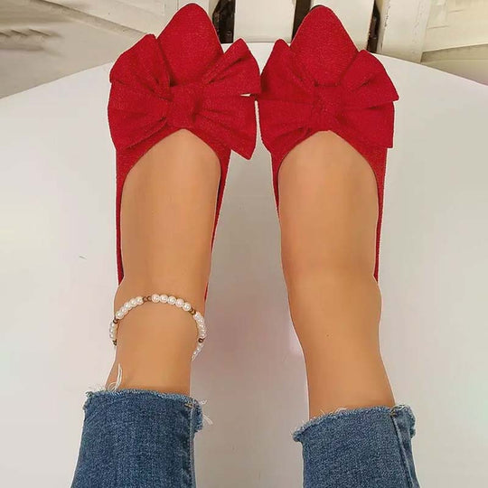 Flache Schuhe mit spitzer Zehenpartie