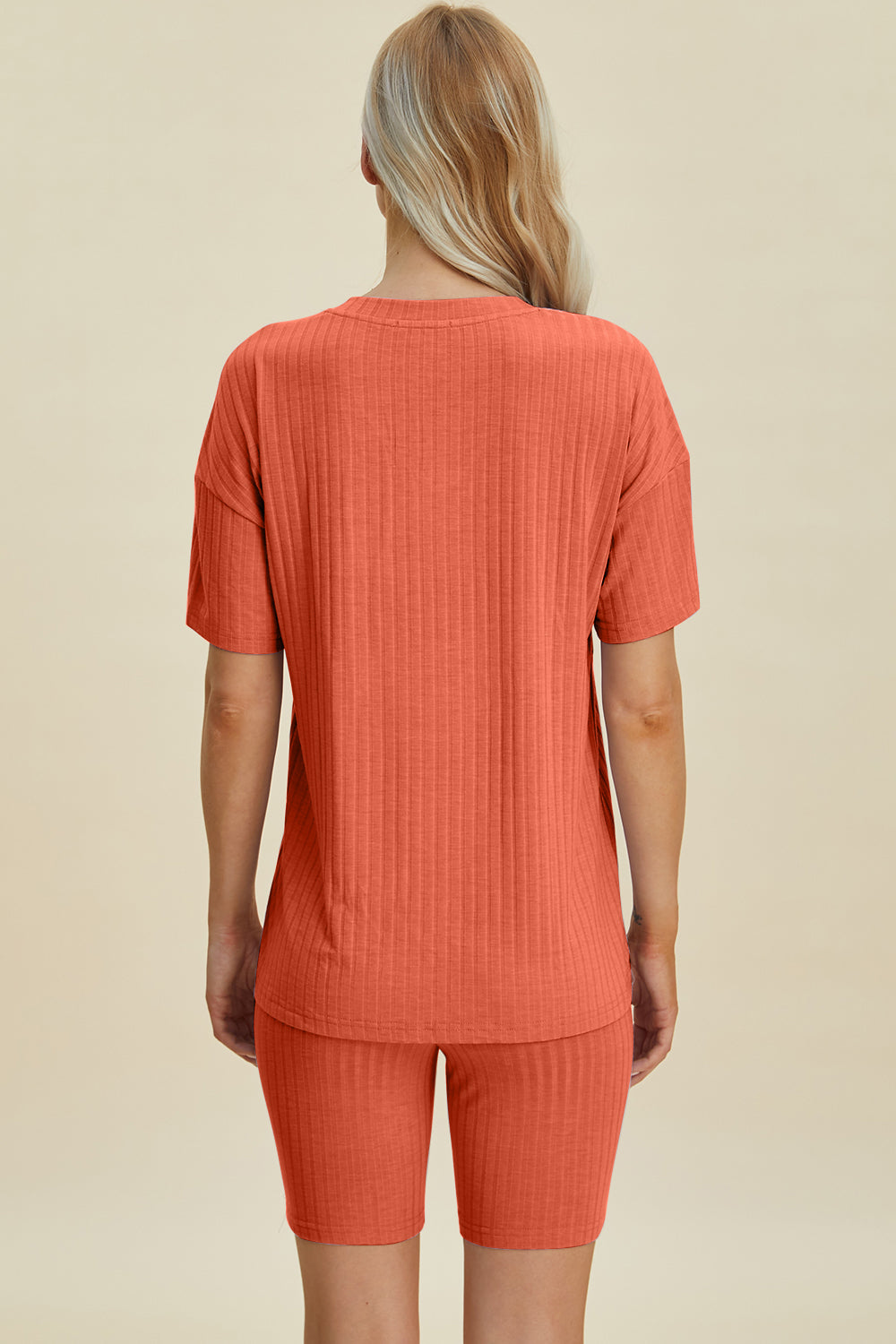 Heidi-Mode | Basic Bae Vollgröße Geripptes V-Ausschnitt Kurzarm Oberteil und Shorts Set