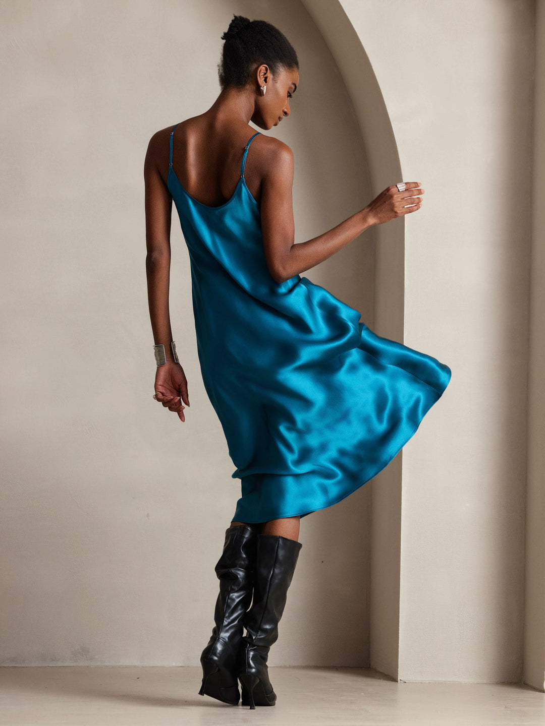 Heidi-Mode | Lange Seidenkleid mit Spaghetti-Träger