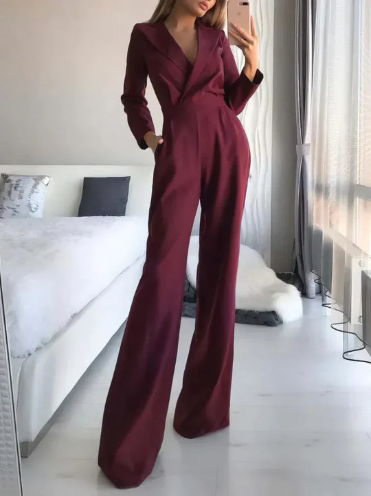 Eleganter femininer Jumpsuit-Flair