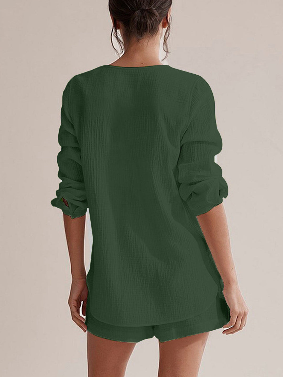 Heidi-Mode | Notched Langarm-Top und Shorts-Set