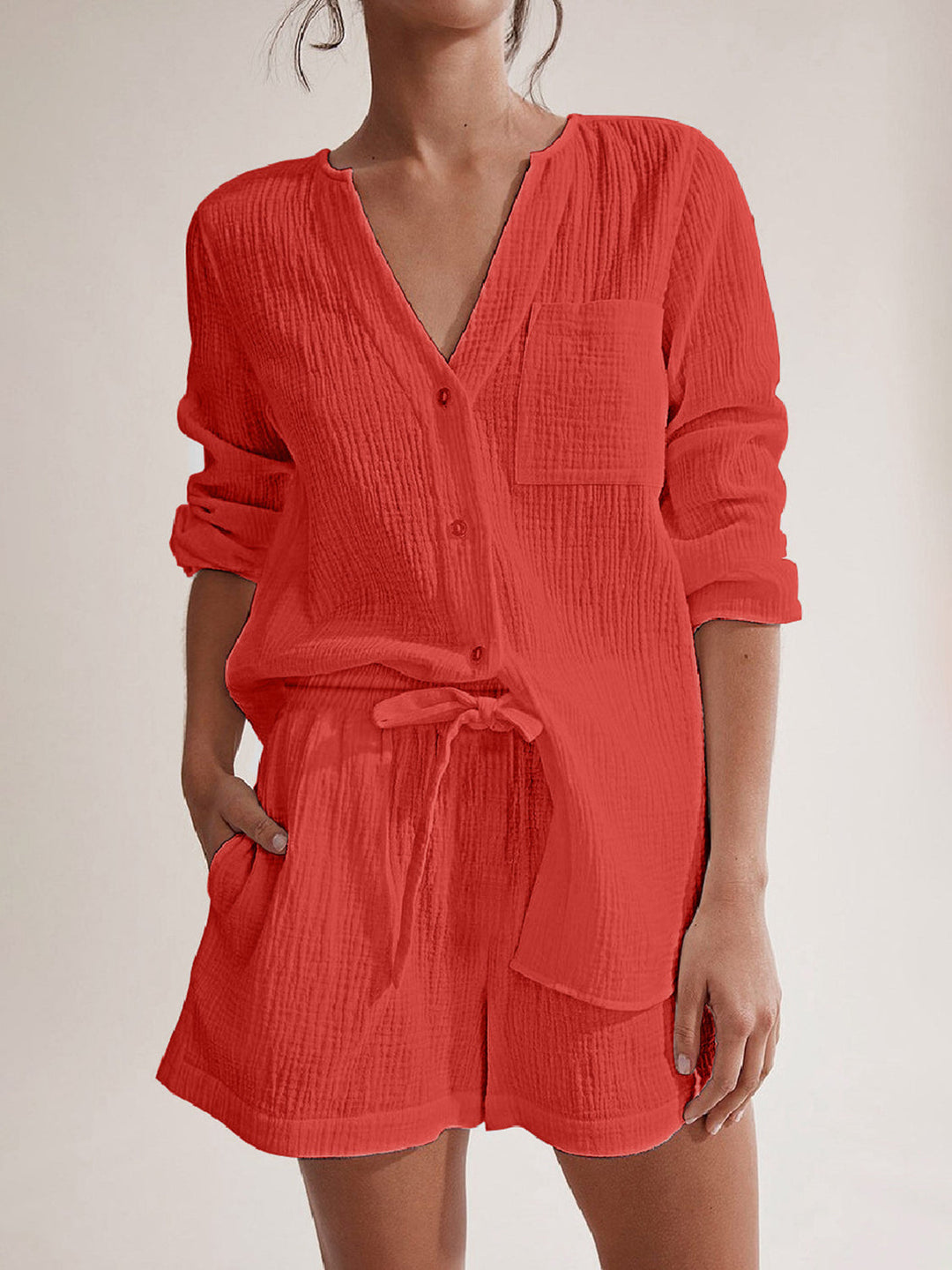Heidi-Mode | Notched Langarm-Top und Shorts-Set