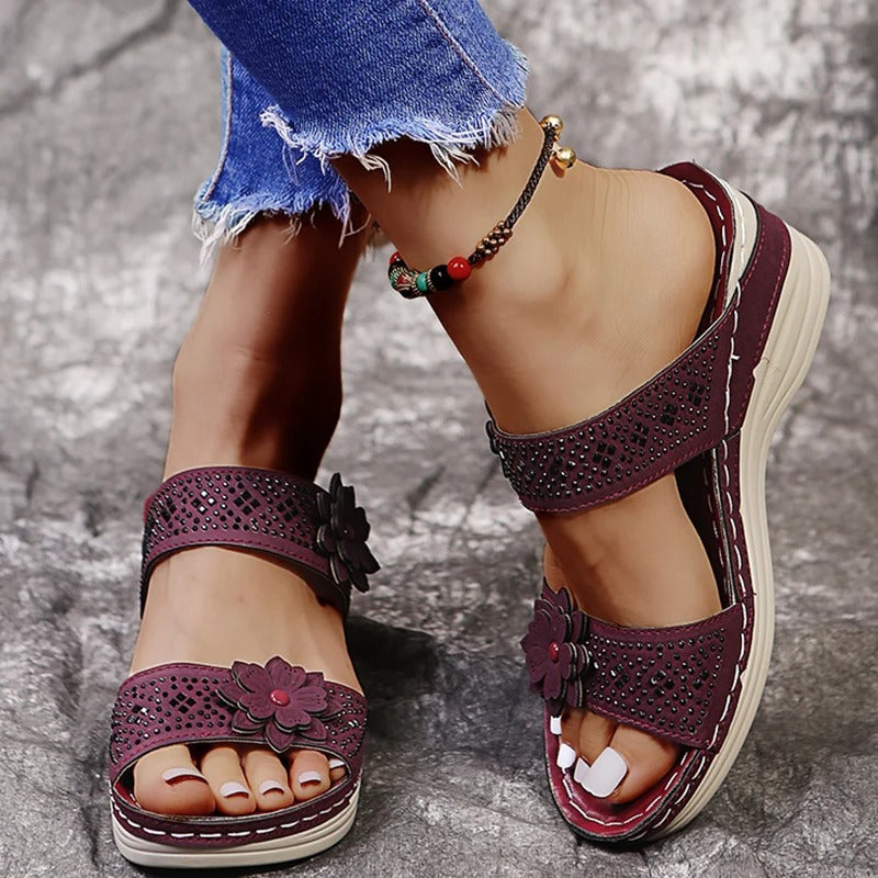 Heidi-Mode | Kristall und Blumendetail Damen Wedges